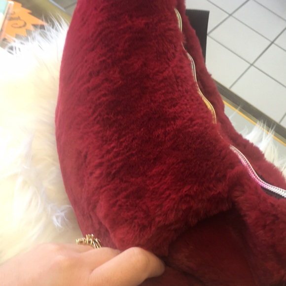 Fuzzy Fanny bag w/front pockets - Picture 2 of 3